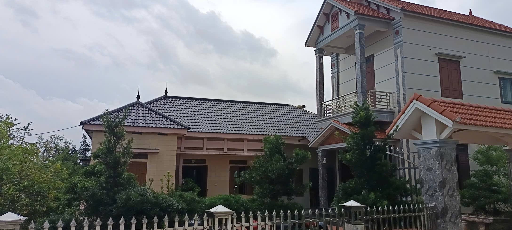 Lợp ng&oacute;i nh&agrave; cũ cho một kh&aacute;ch h&agrave;ng tại x&atilde; Giao Thiện